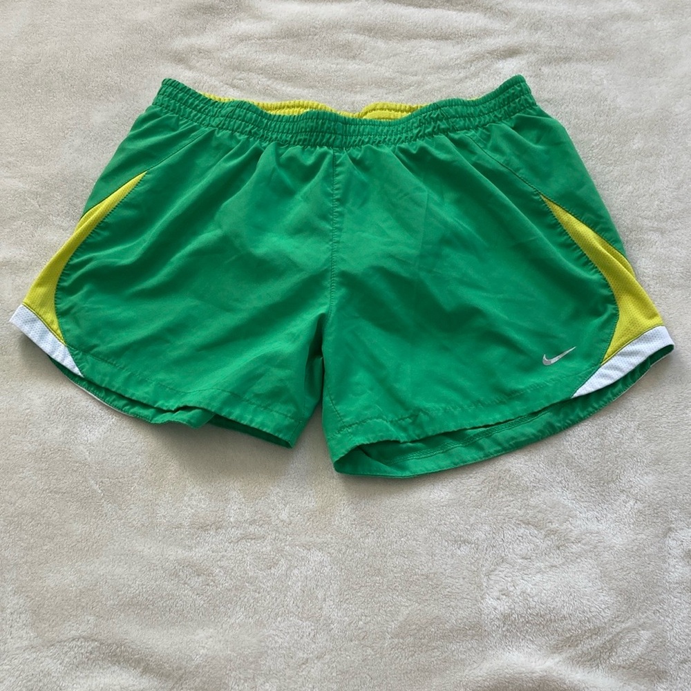 Nike lined women’s shorts size medium